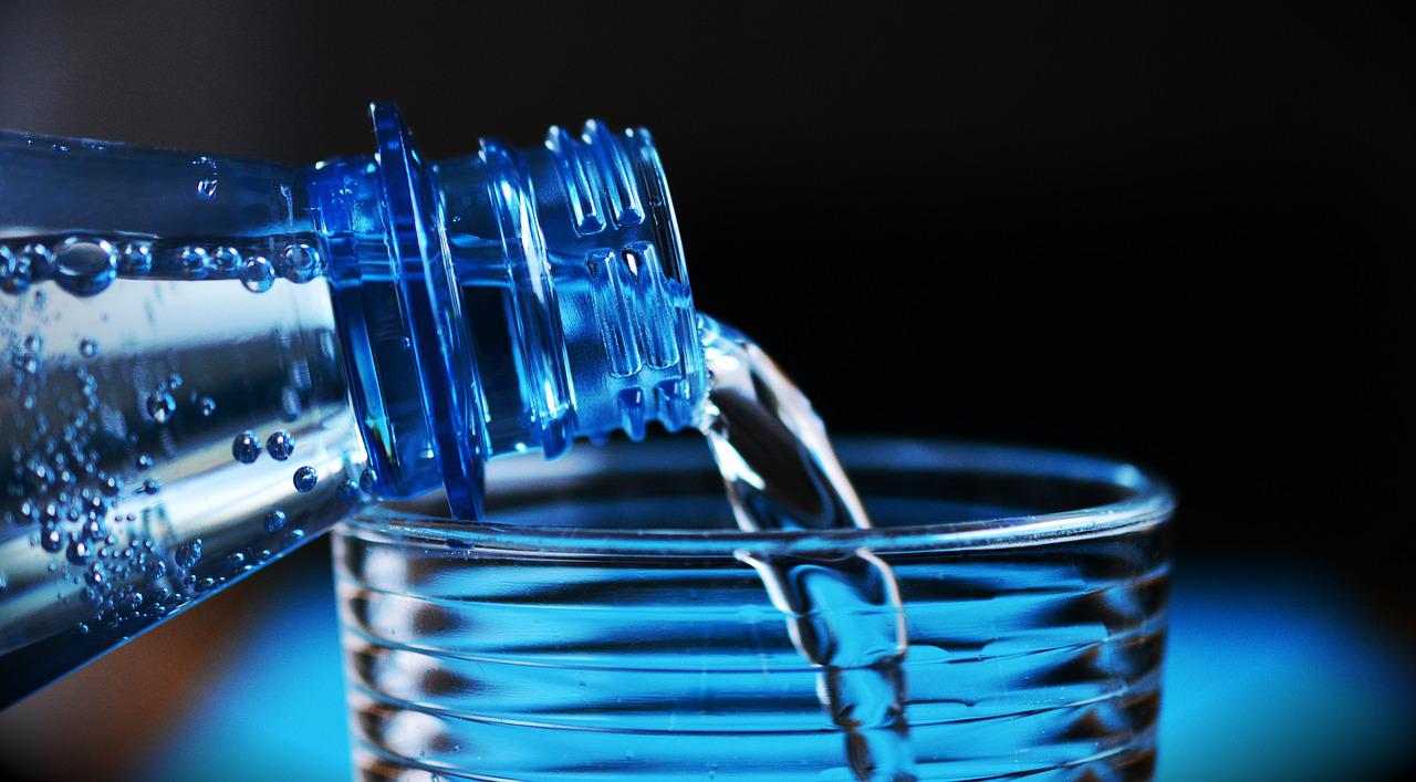 Butelka filtrująca I Water – dlaczego warto w nią zainwestować?
