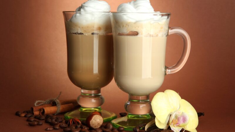 Szklanki do latte — odpowiednie naczynie kluczem do perfekcyjnej kawy