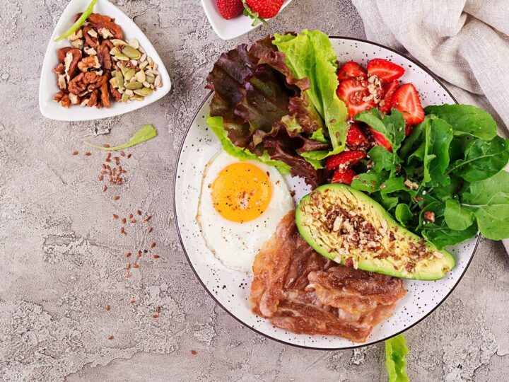 10 prostych przepisów na śniadania, obiady i kolacje w diecie niskowęglowodanowej low carb