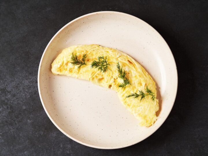Puszysty omlet dla dzieci na słodko i wytrawnie – 3 przepisy