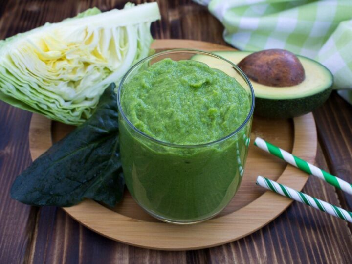 Smoothie ze szpinakiem: 10 przepisów na zdrowe koktajle