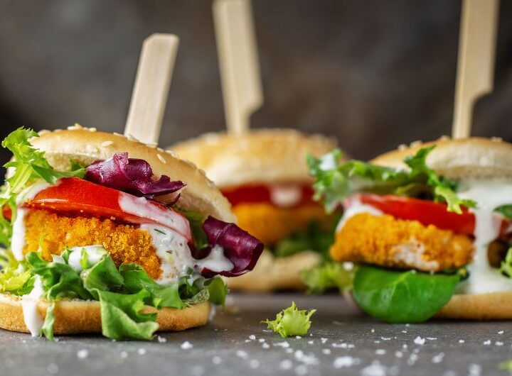 Przepis na burgera z kurczakiem – jak przygotować idealny chicken burger?