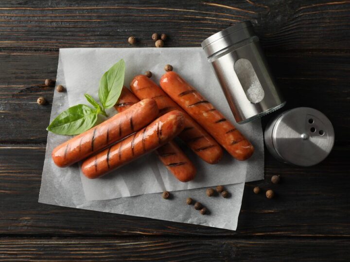 Jak zrobić kiełbasę do wędzenia: przygotowanie i przydatne wskazówki