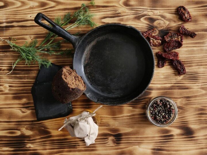 Kociołek myśliwski – przepisy na dania z kociołka żeliwnego