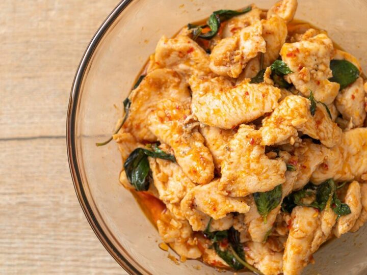 Kurczak po tajsku z mlekiem kokosowym – przepis na aromatyczny obiad