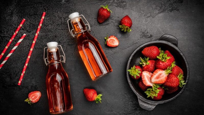Nalewka truskawkowa – 3 sprawdzone przepisy na każdą okazję