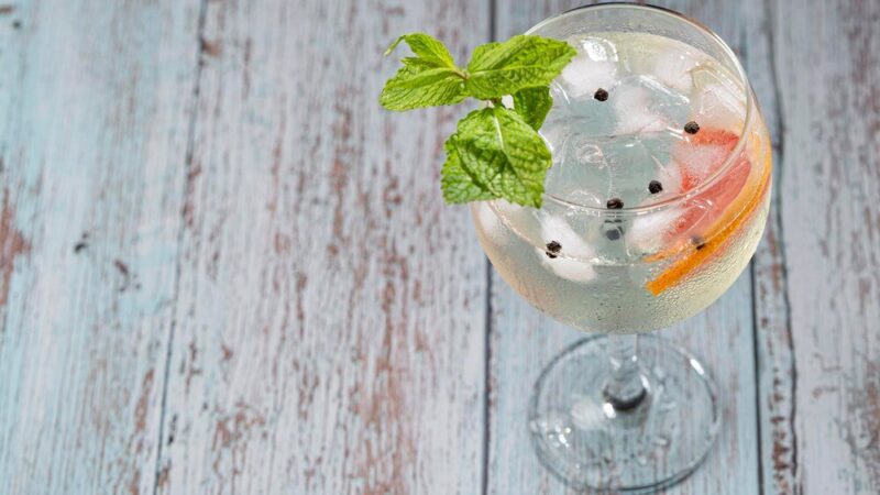 Proste drinki z ginem – inspiracje na każdą okazję