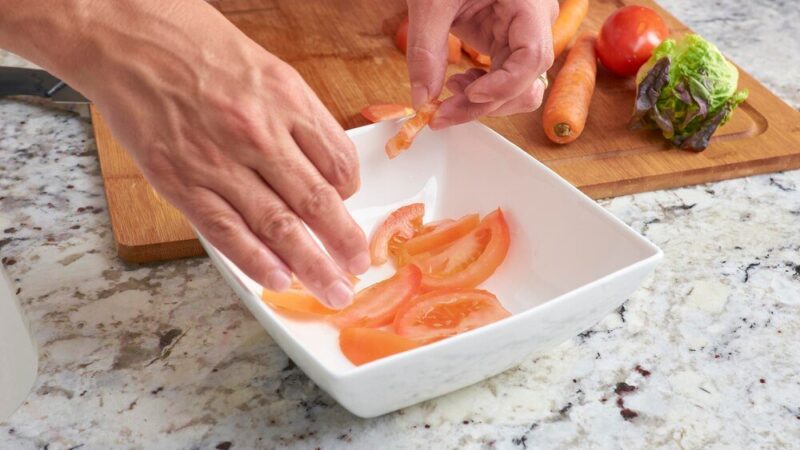 Czym doprawić łososia – przyprawy i zioła do ryby