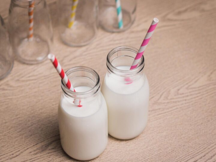 Czym się różni kefir od maślanki – porównanie produktów mlecznych