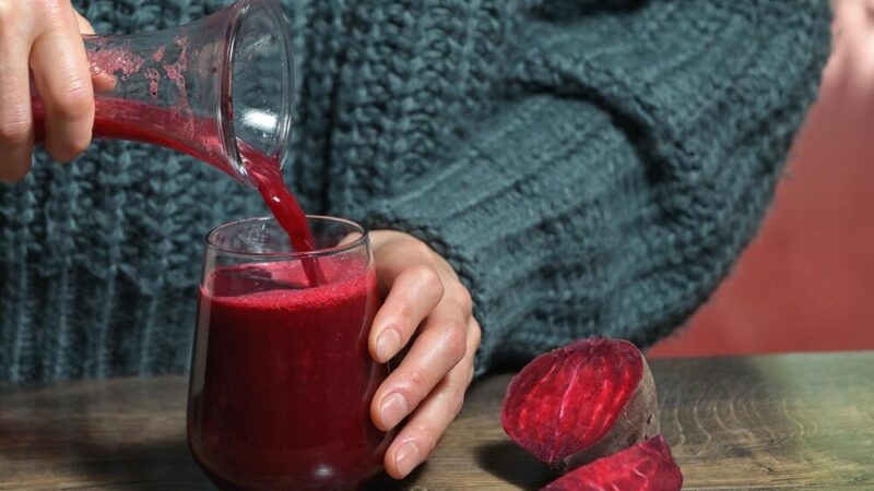 Jak zrobić sok z buraków – domowy sposób krok po kroku