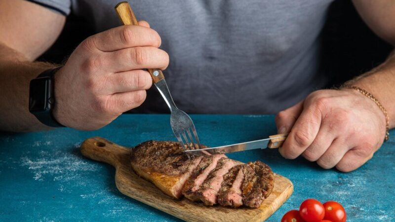 Stopień wysmażenia steka – jak rozpoznać i osiągnąć idealny