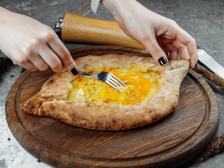 Chaczapuri imeruli – gruziński placek z serem w wersji domowej