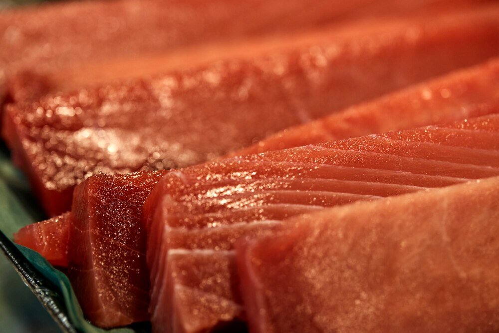 Czy łososia wędzonego można mrozić – zasady bezpiecznego przechowywania