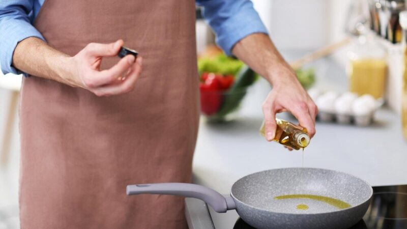 Czy można smażyć na oliwie z oliwek – fakty, mity i temperatura dymienia