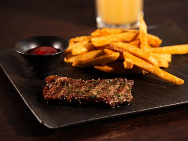 Frytki steakhouse – jak zrobić w domu?