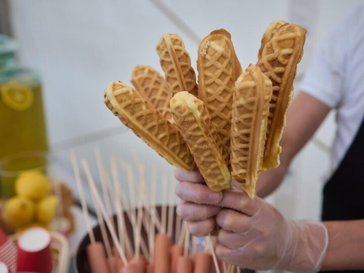 Gofry na patyku – przepis na efektowną przekąskę