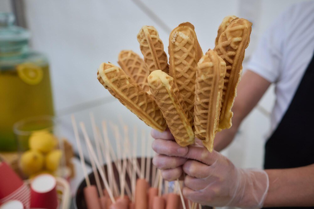 Gofry na patyku – przepis na efektowną przekąskę