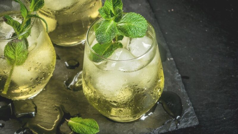 Hugo – przepis na orzeźwiający drink