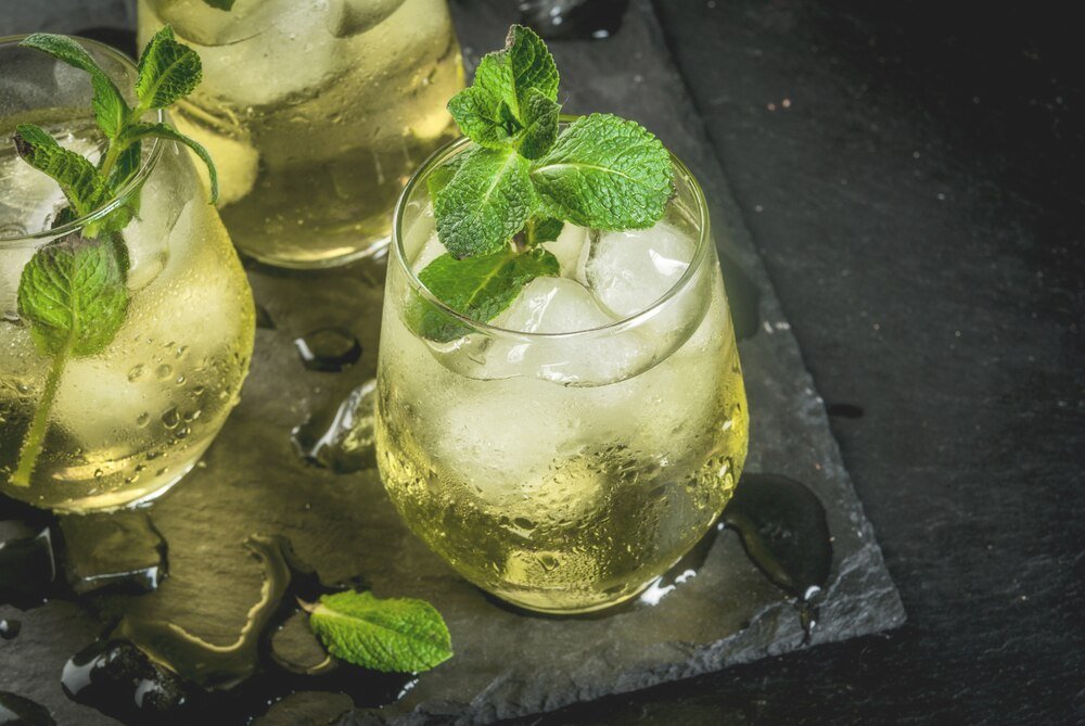 Hugo – przepis na orzeźwiający drink