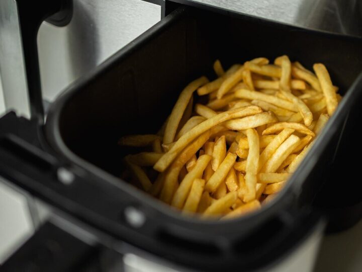 Ile piec frytki w airfryer, aby były idealnie chrupiące?