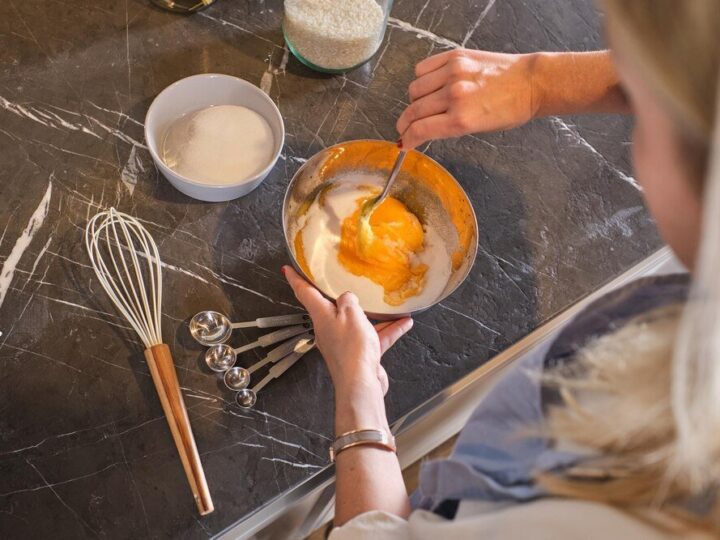 Łącki przekładaniec – tradycyjne ciasto warstwowe z Beskidów