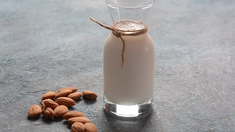 Likier migdałowy – domowy przepis krok po kroku