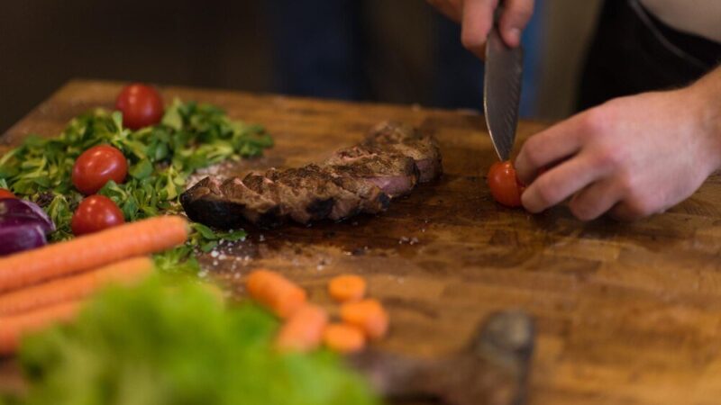 Na czym smażyć steki – wybór tłuszczu dla idealnego rezultatu