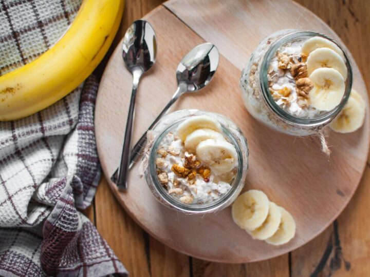 Nocna owsianka z bananem – zdrowe śniadanie bez gotowania