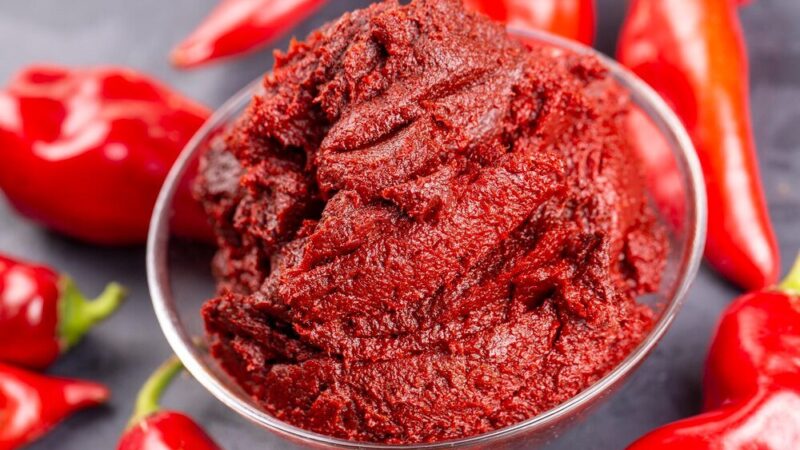 Pasta paprykowa – domowy przepis na kanapki i do słoików