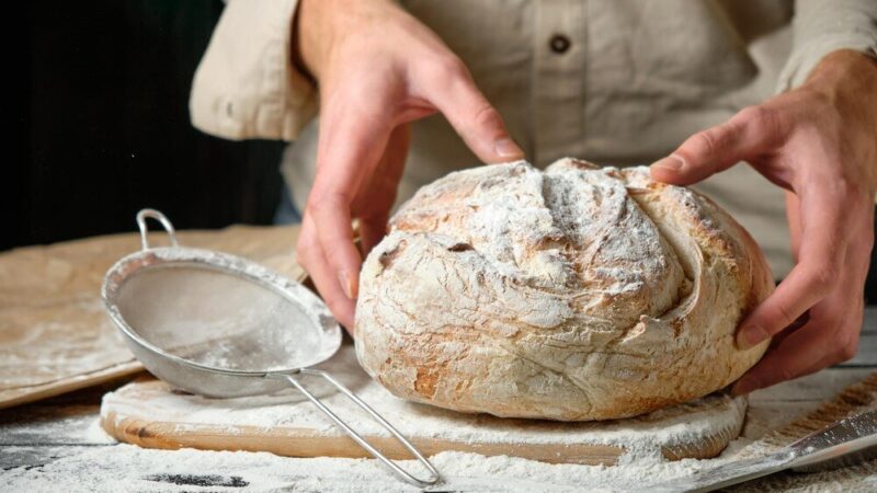 Przepis na chleb na zakwasie – krok po kroku w domu