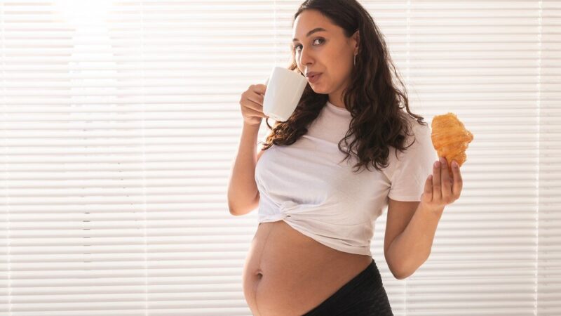 Śledzie w ciąży – czy można jeść?