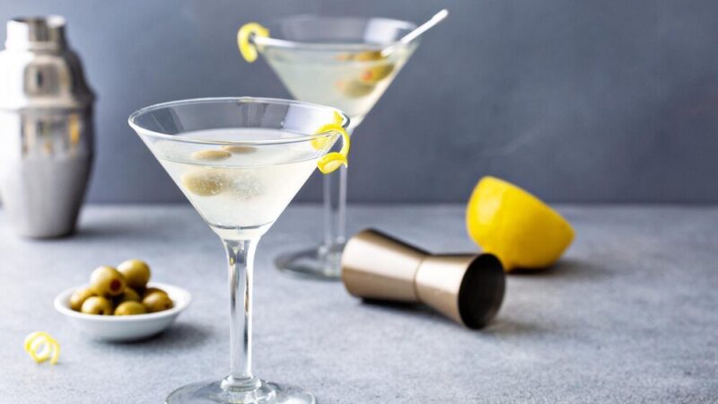 Z czym się pije martini – klasyczne i nowoczesne połączenia