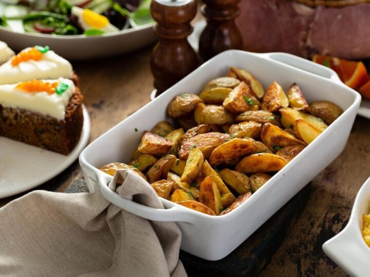 Ziemniaki pieczone w piekarniku – przepis na chrupiące i złociste