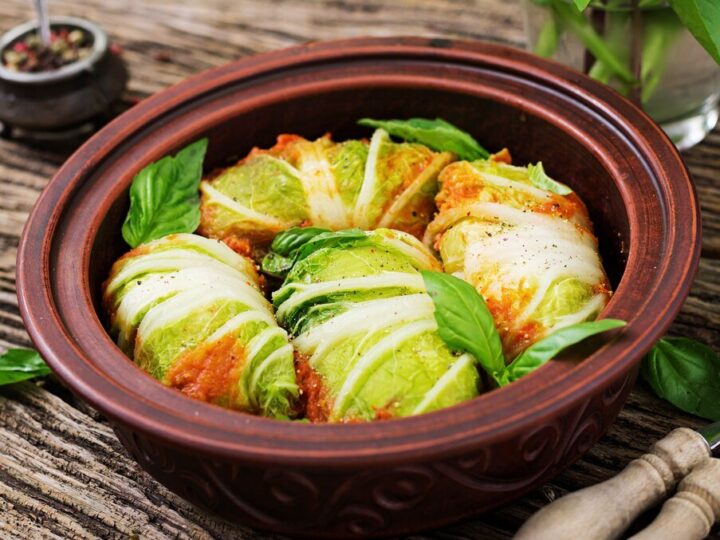 Gołąbki w sosie pomidorowym babci – tradycyjny domowy przepis