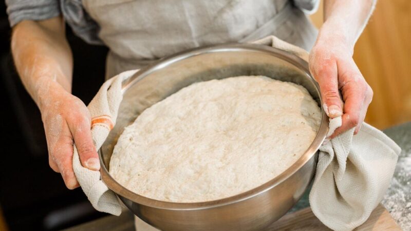 Jak przechowywać ciasto na pizze – praktyczne zasady krok po kroku