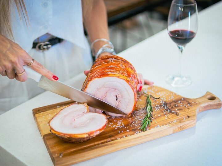 Jak ugotować szynkę wędzoną, żeby była soczysta