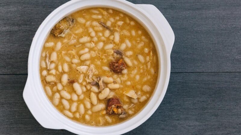 Jak zagęścić zupę fasolową – proste kuchenne triki