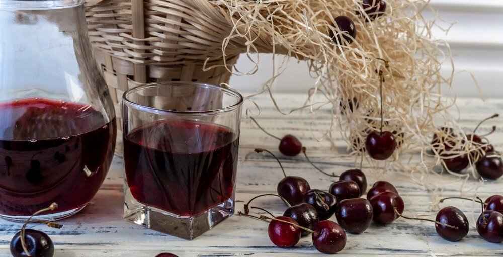 Jak zrobić wino z wiśni – domowy trunek krok po kroku