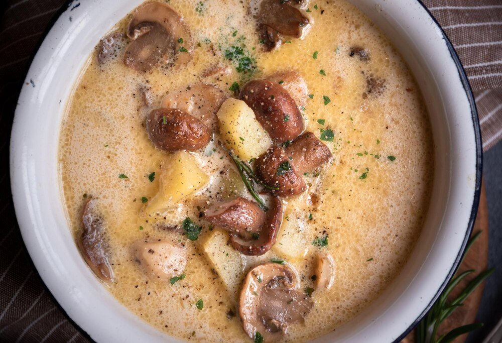 Jakie przyprawy do zupy grzybowej wybrać?