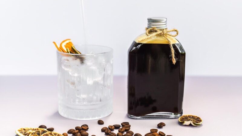 Likier kawowy – przepis na domowy trunek krok po kroku