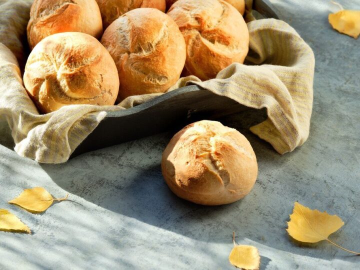 Przepis na bułki pszenne – puszyste jak z najlepszej piekarni