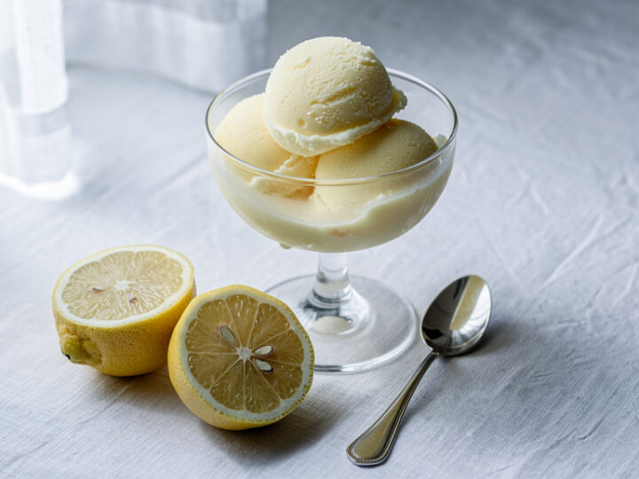 Sorbet cytrynowy – przepis na orzeźwiający deser
